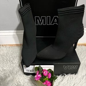 MIA Boots black size 9